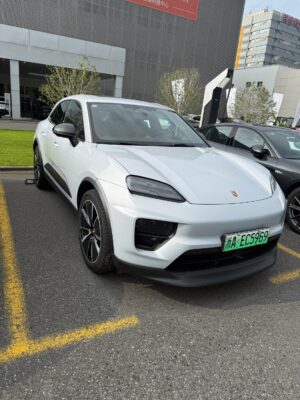 Porsche Macan EV